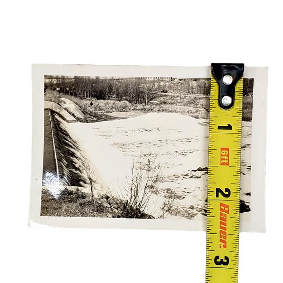 Vtg Side View of Cold Frosty Dam Original Monochrome Photo Found Naturecore - Picture 2 of 4